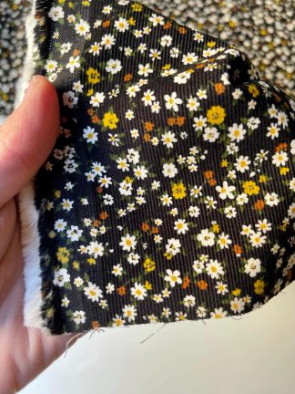 Cotelé milrayas negro con flores