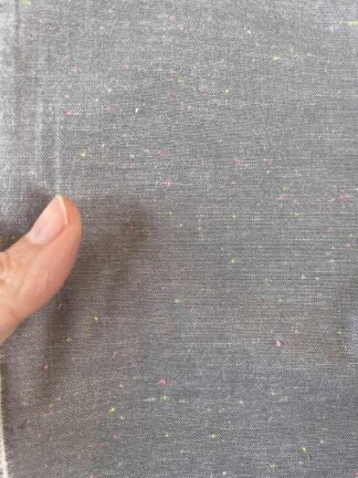 Oxford, denim de verano con motitas flúor gris